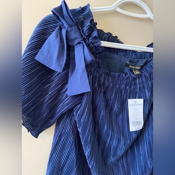 𝅺banana REPUBLIC Pleated Blouse With Shoulder Bow Detail | Blue | Small NWT - Picture 4 of 12